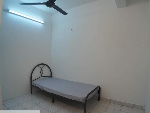 Room for rent in Petaling, Alam Impian