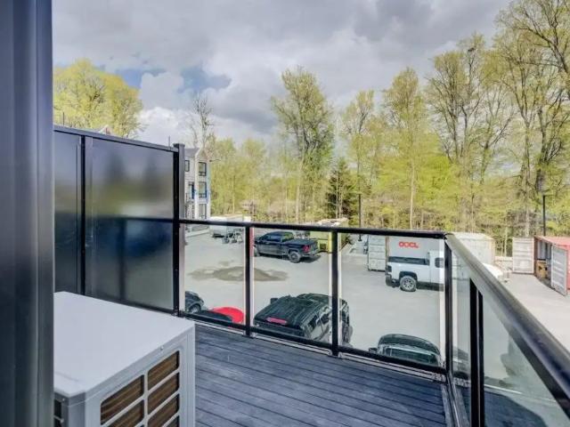 Townhouse for rent in Grand River North, Kitchener
