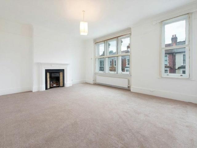 House for rent in Archway, Cat Hill