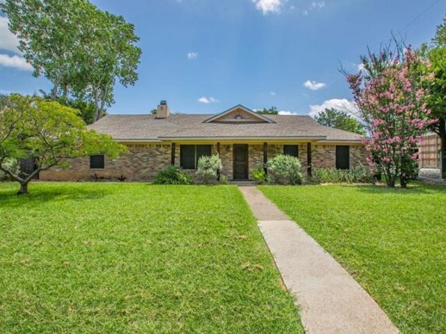 House for sale in Woodway, Texas