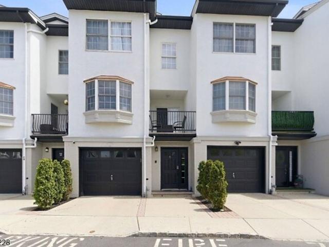 Condo for sale in Elizabeth, New Jersey