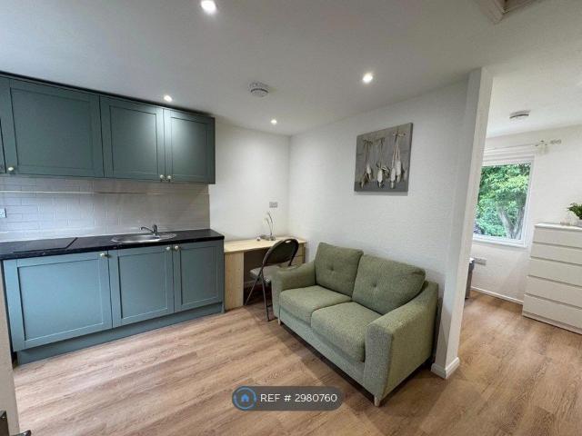 Studio for rent in Metchley, Birmingham