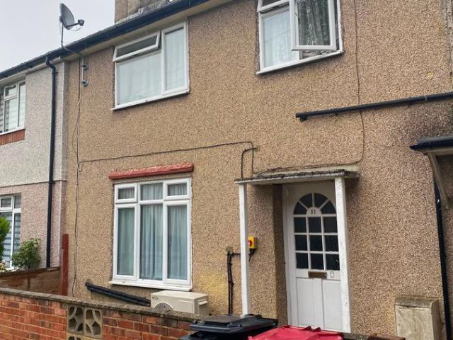 Studio for rent in Cippenham, Slough