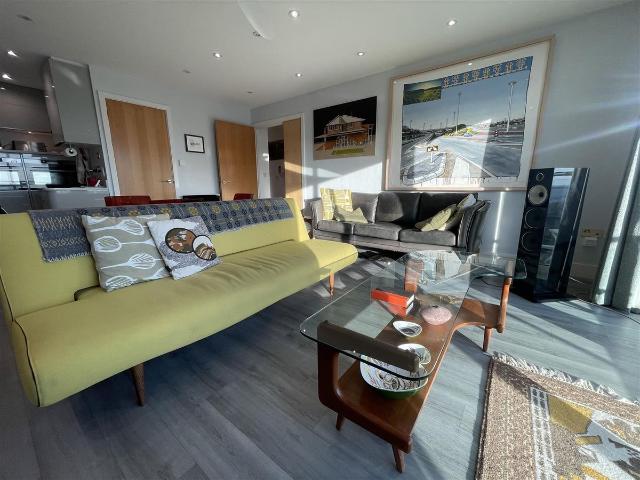 Apartment for rent in Cardiff Bay, Falcon Lodge