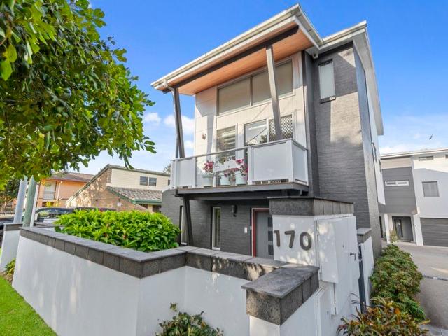 Townhouse for sale in Toombul, Queensland