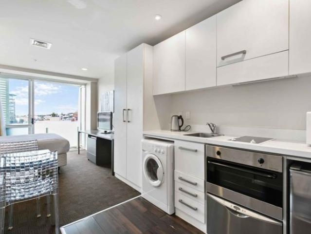 House for rent in Te Tōangaroa, Auckland