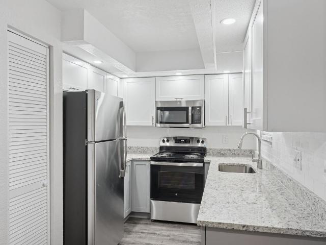 Apartment for rent in Crystal Beach, Florida