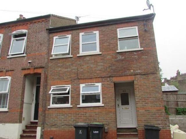 House for sale in Luton, England
