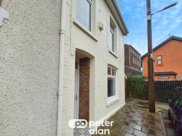 Apartment for rent in Penrhiwceiber, Miskin