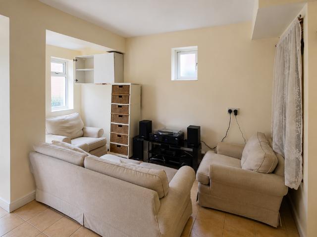 Room for rent in Gipsy Lane Estate, The Slade