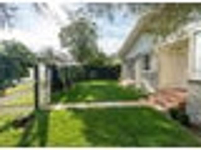 House for sale in Hamilton Lake