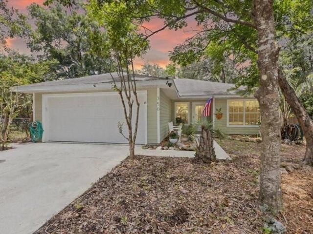 House for sale in Bronson