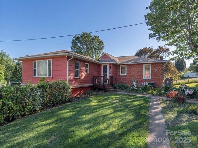 House for sale in Clyde