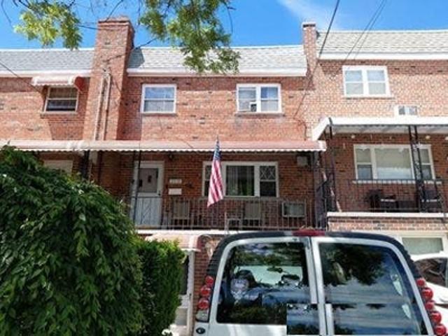 House for sale in The Bronx, Arverne