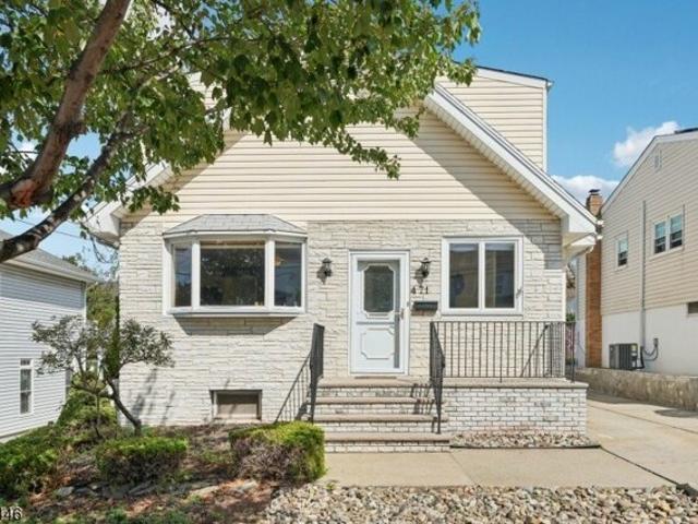 House for sale in Lyndhurst, New Jersey
