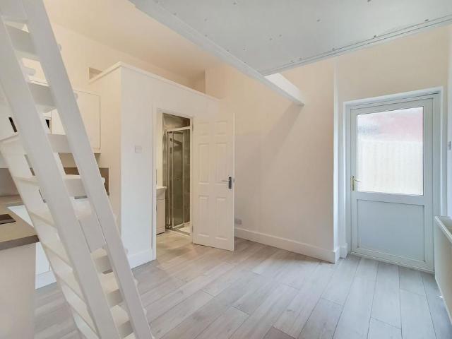 Apartment for rent in Royal Borough of Kingston upon Thames, Greater London