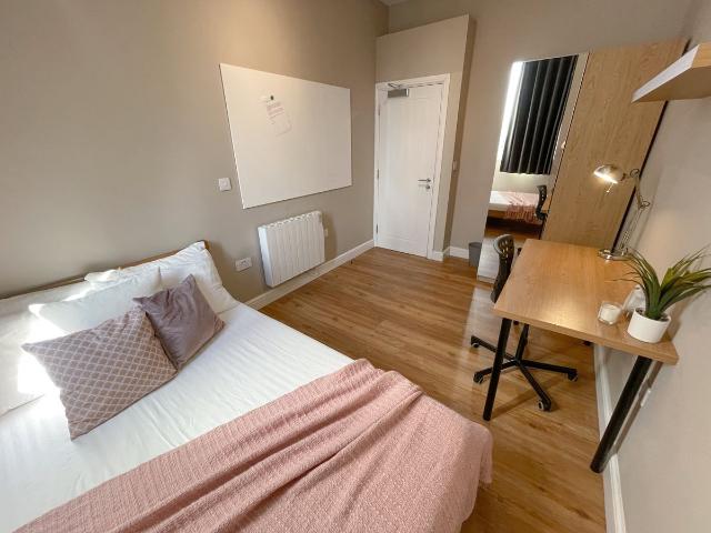 Room for rent in Ropewalks, Calderstones