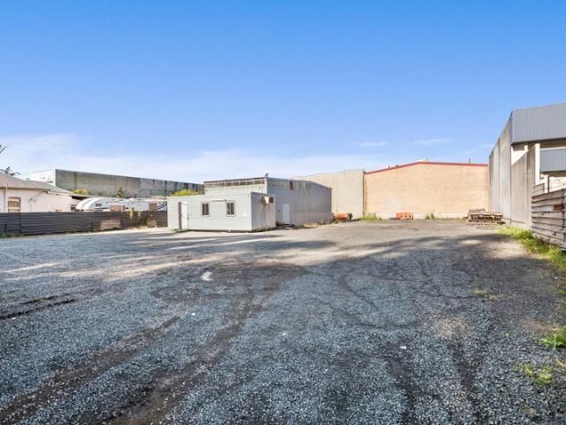 Warehouse for rent in Unanderra, Wollongong City Council