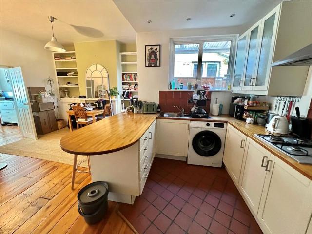 Apartment for rent in Bowes Park, Greater London