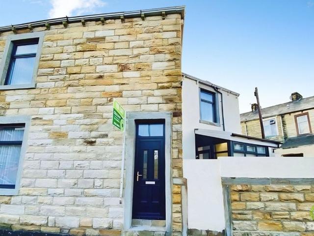 Apartment for rent in Wheatley Lane, Pendle