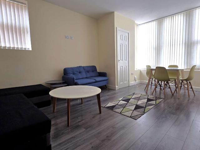 Studio for rent in Harehills, West Yorkshire
