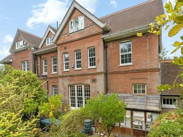 House for sale in Hillview, Surrey