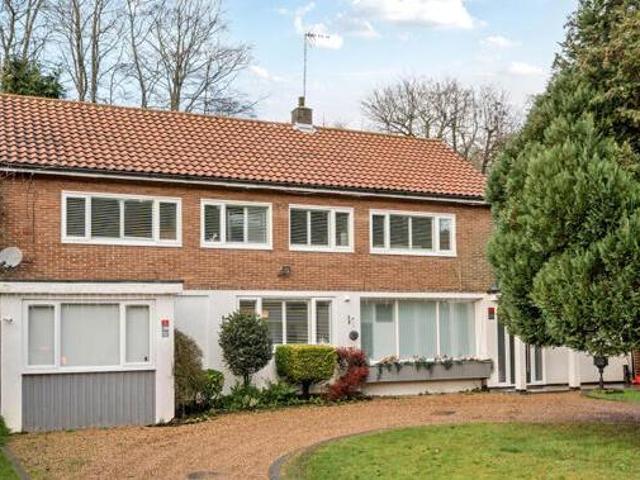 House for sale in Hillview, Surrey
