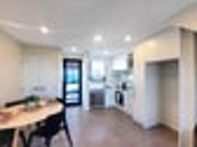 Townhouse for rent in Chaslands, Canterbury