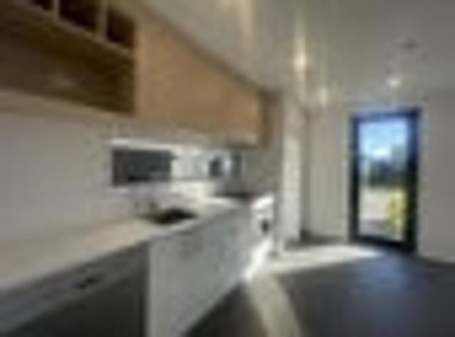 Townhouse for rent in Chaslands, Canterbury