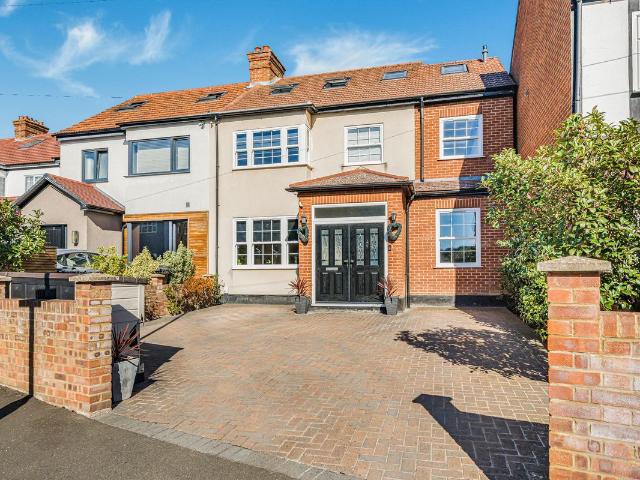 House for rent in London Borough of Hounslow, Greater London
