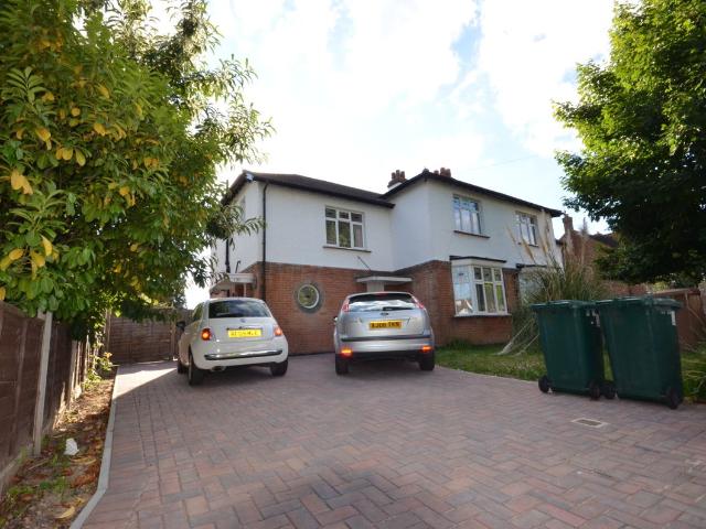 House for rent in Lower Halliford, Surrey