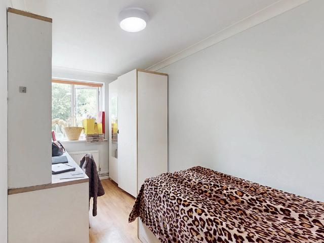 Room for rent in Mile End, Greater London