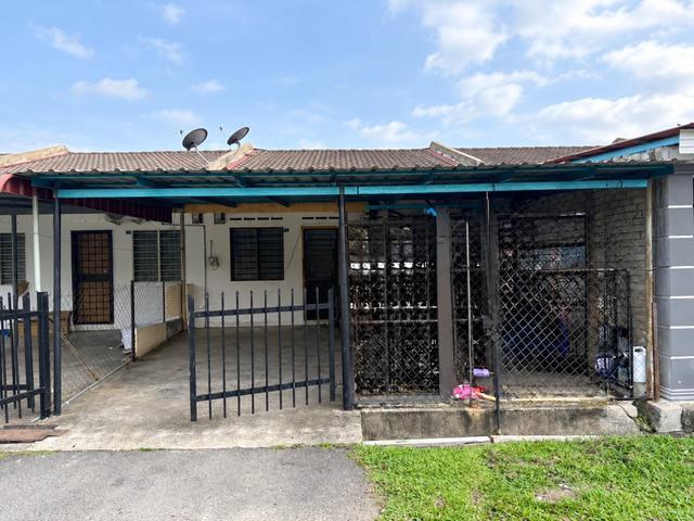 Terraced House for sale in Malaka