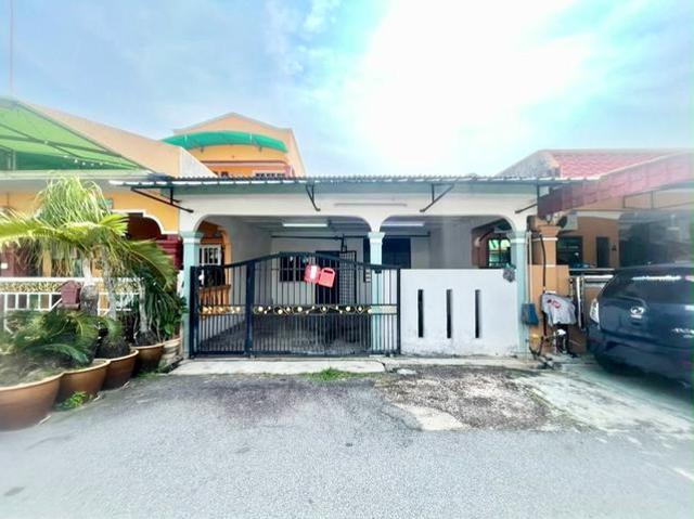 Terraced House for sale in Malaka
