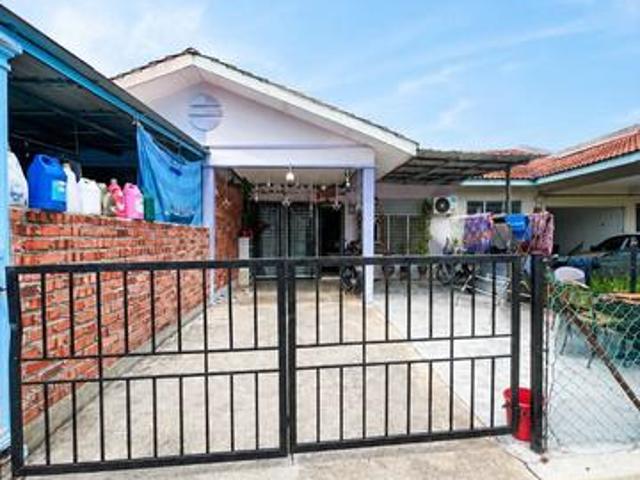 Terraced House for sale in Malaka