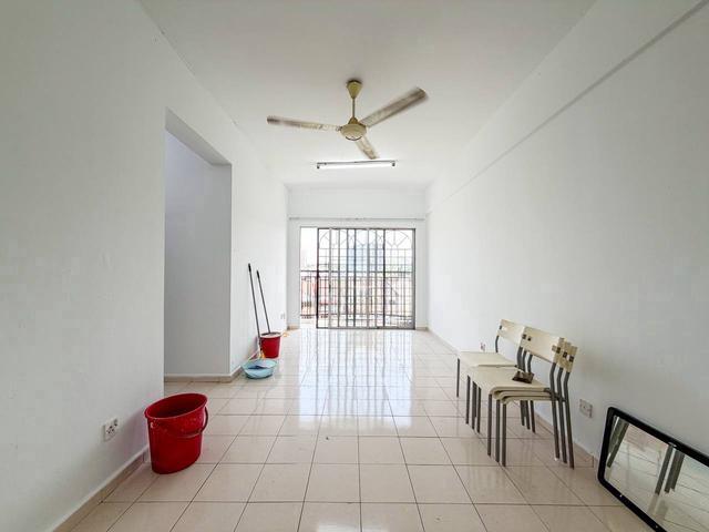 Apartment for sale in Seri Kembangan, Majlis Bandaraya Subang Jaya