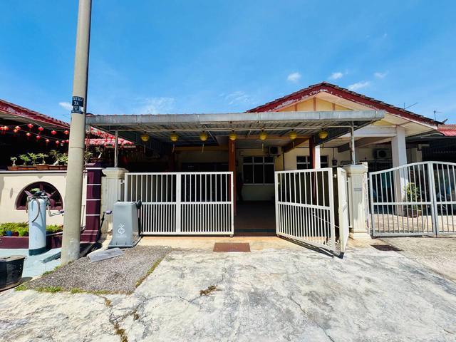Terraced House for sale in Malaka