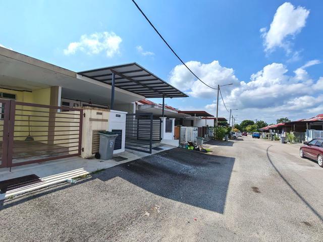 Terraced House for sale in Malaka