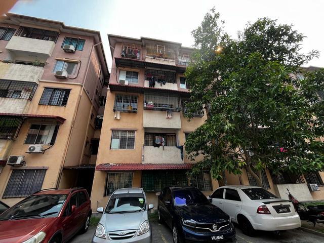 Apartment for sale in Seri Kembangan, Majlis Bandaraya Subang Jaya
