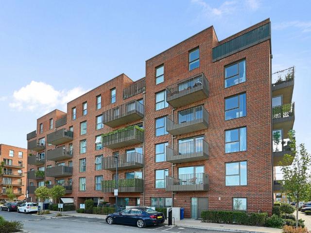 Apartment for rent in Harrow Weald, Greater London