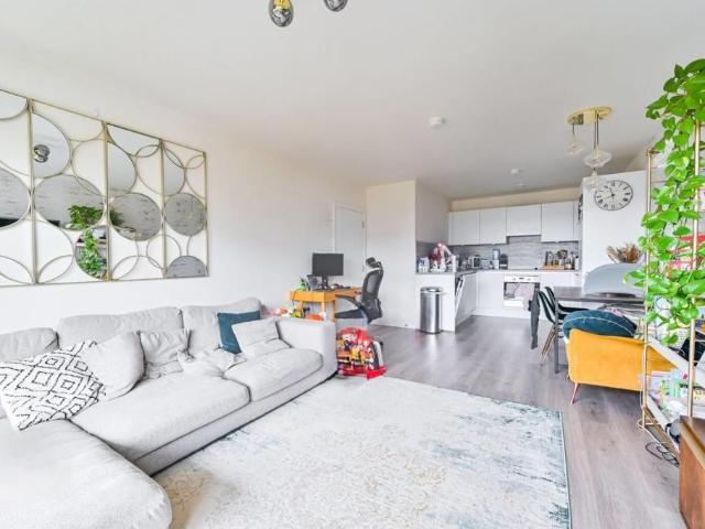 Apartment for rent in Kodak, Greater London