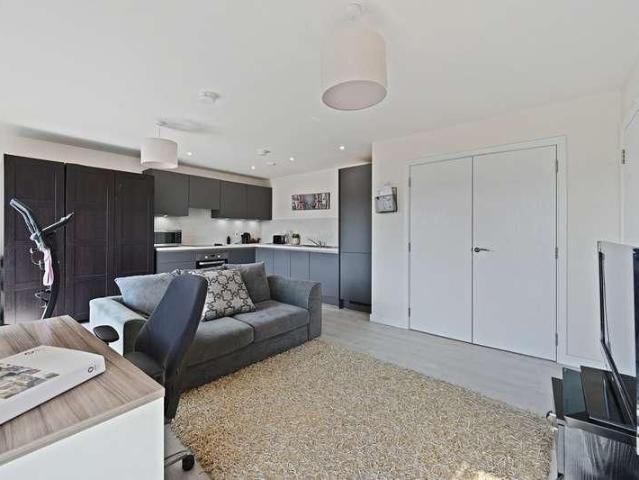 Apartment for rent in Harrow Weald, Greater London