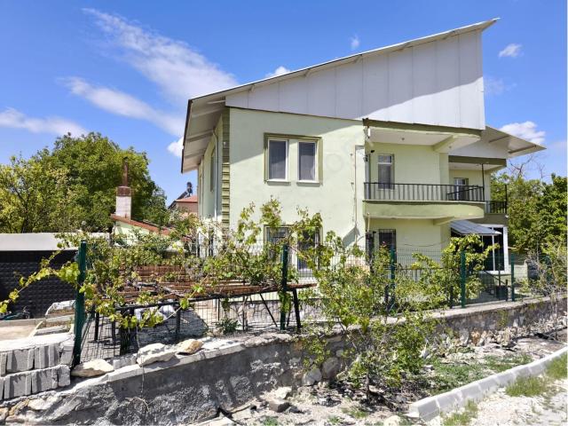 Mucur içerisinde satılık Villa