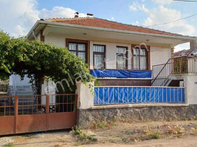 Mucur içerisinde satılık Villa