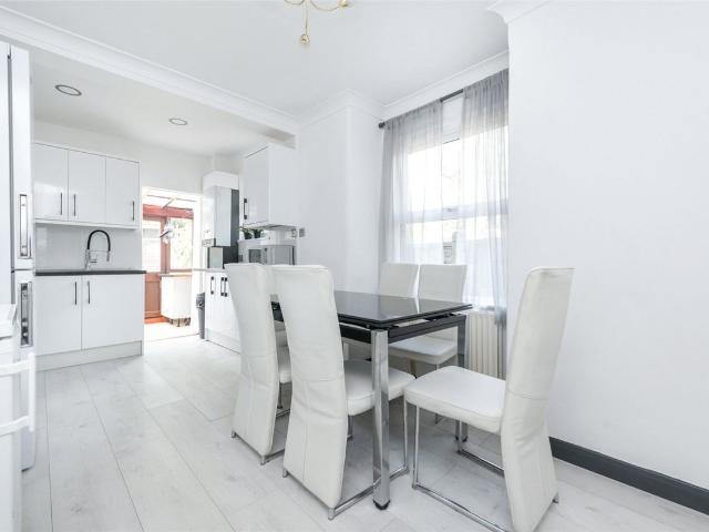House for rent in Harlesden, Greater London