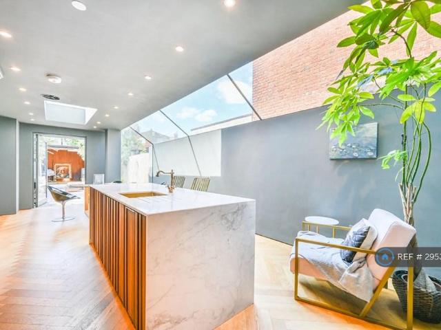 House for rent in Harlesden, Greater London