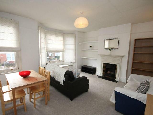 House for rent in Brondesbury, Greater London