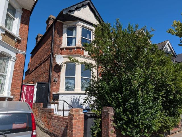 House for rent in Harlesden, Greater London