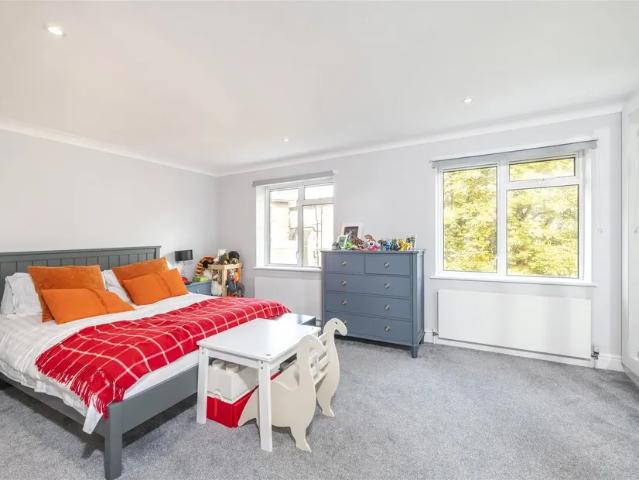 House for rent in Belsize Park, Cat Hill
