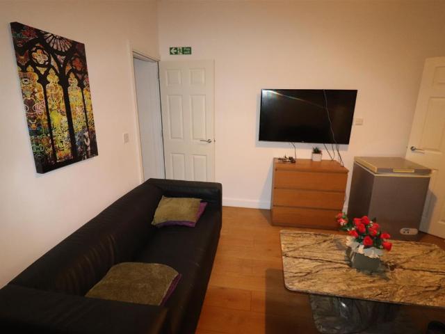 Room for rent in Ball Hill, West Midlands